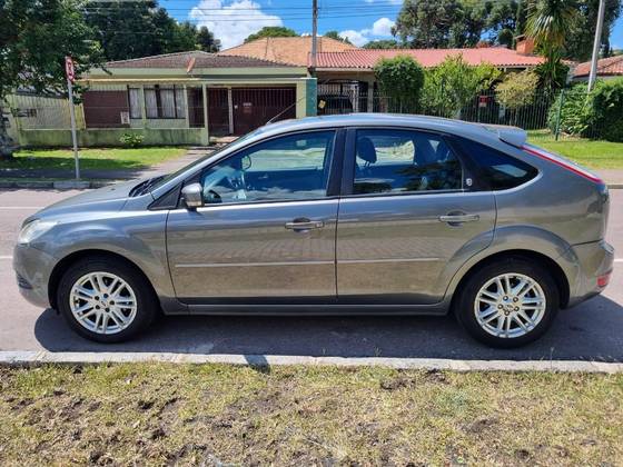 FORD FOCUS 2.0 GHIA 16V FLEX 4P AUTOMÁTICO